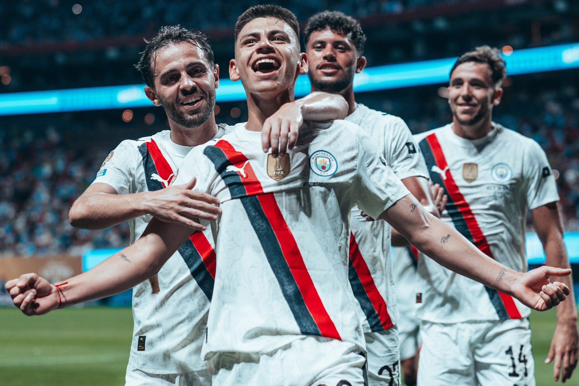 Echeverri: Truyền nhân Messi kế thừa De Bruyne ở Man City