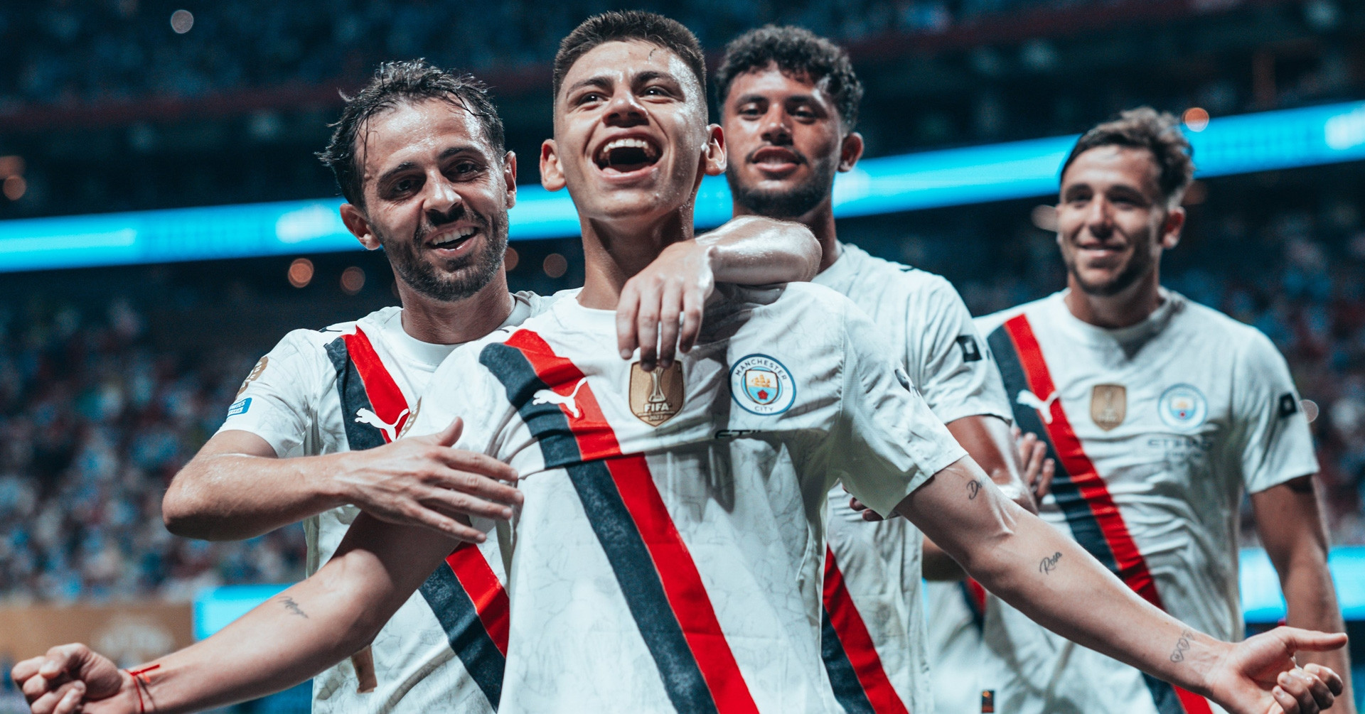 Claudio Echeverri: Tiểu Messi kế thừa De Bruyne tại Man City