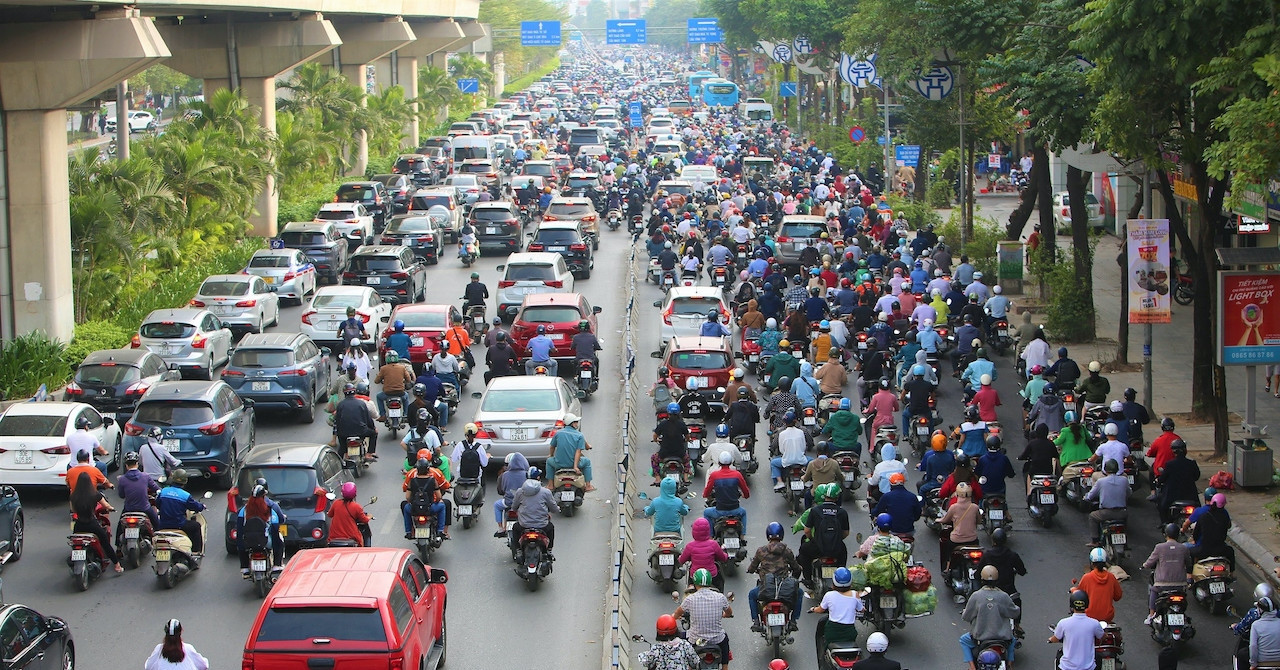 Hà Nội quyết lắp dải phân cách cứng: Không thể chấp nhận giao thông lộn xộn mãi!