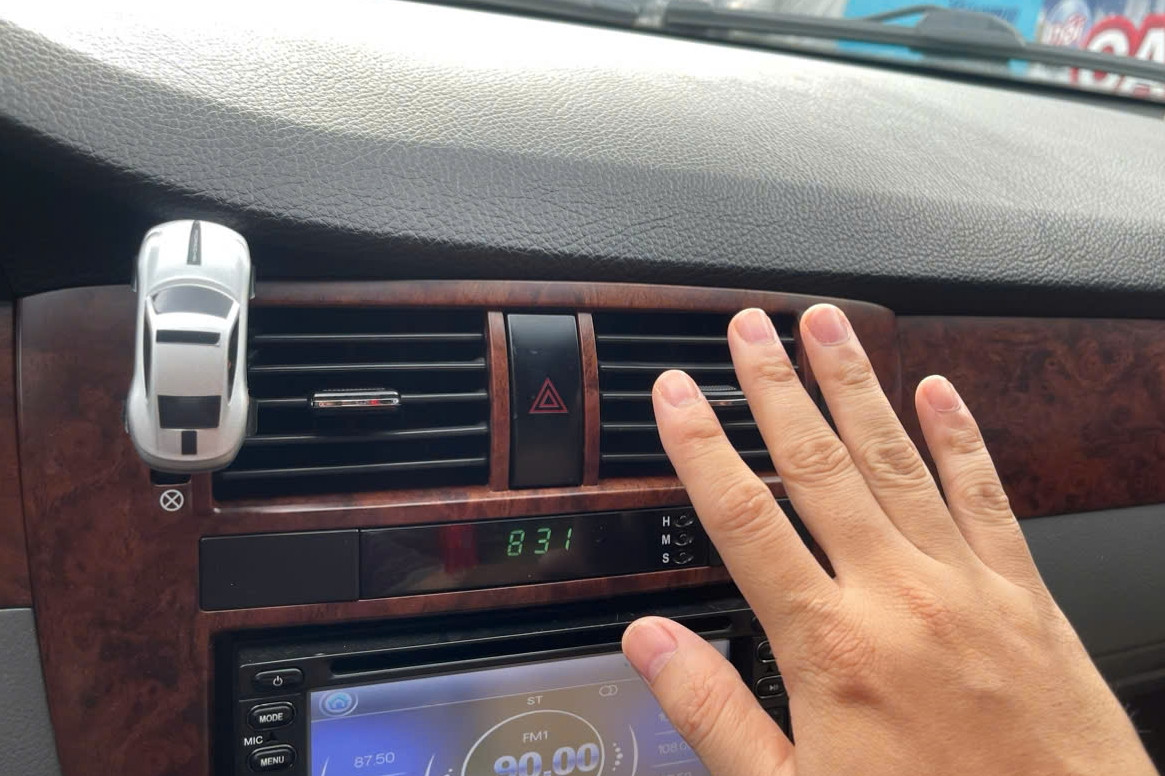 Lái xe đi nghỉ mát, cả gia đình được buổi 'xông hơi' vì điều hòa ô tô giở chứng