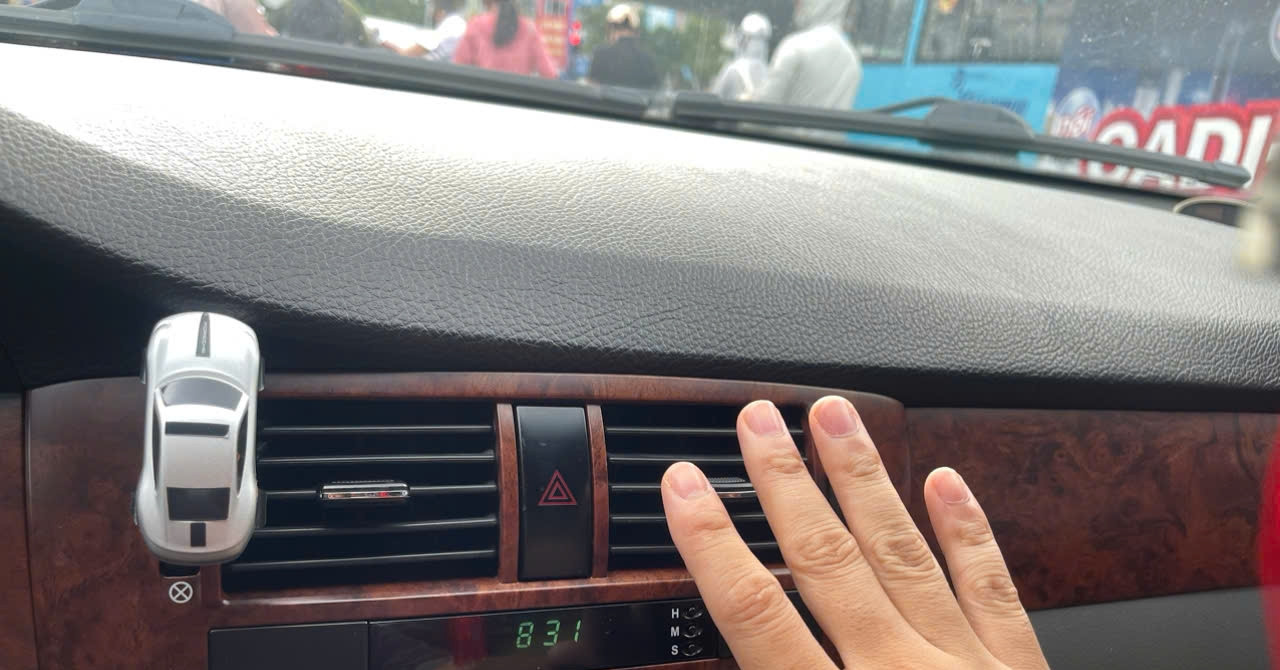 Lái xe đi nghỉ mát, cả gia đình được buổi 'xông hơi' vì điều hòa ô tô giở chứng