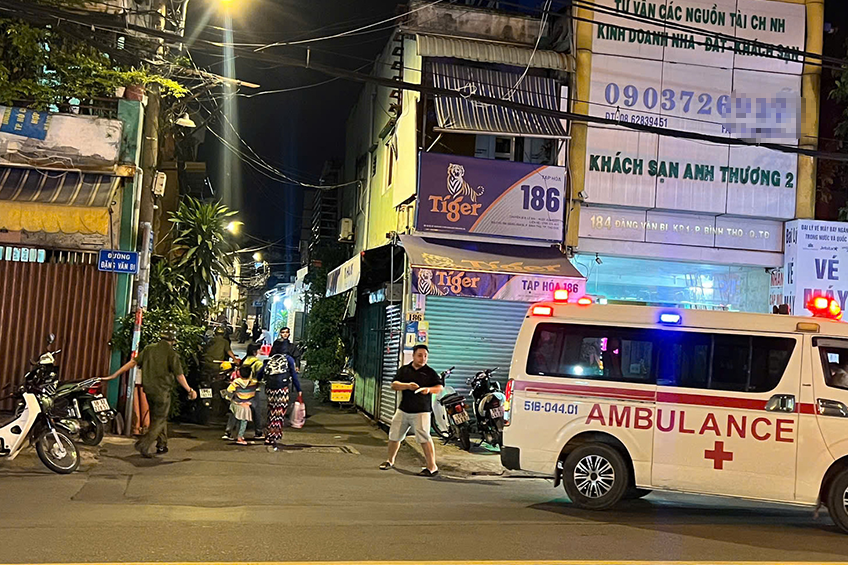 Làm rõ nguyên nhân vụ nam thanh niên loã thể, kêu cứu rồi gục chết ở TPHCM