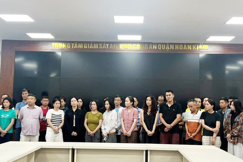 Loạt cán bộ bị khởi tố hé lộ đường dây 