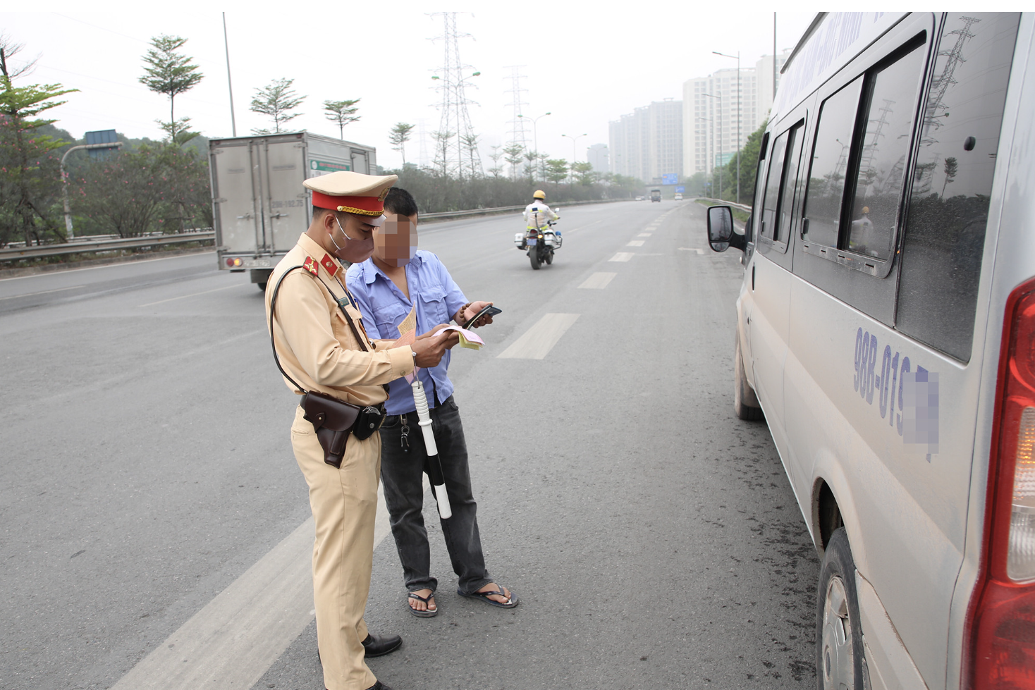Người dân có được quyền kiểm tra giấy tờ của CSGT không?