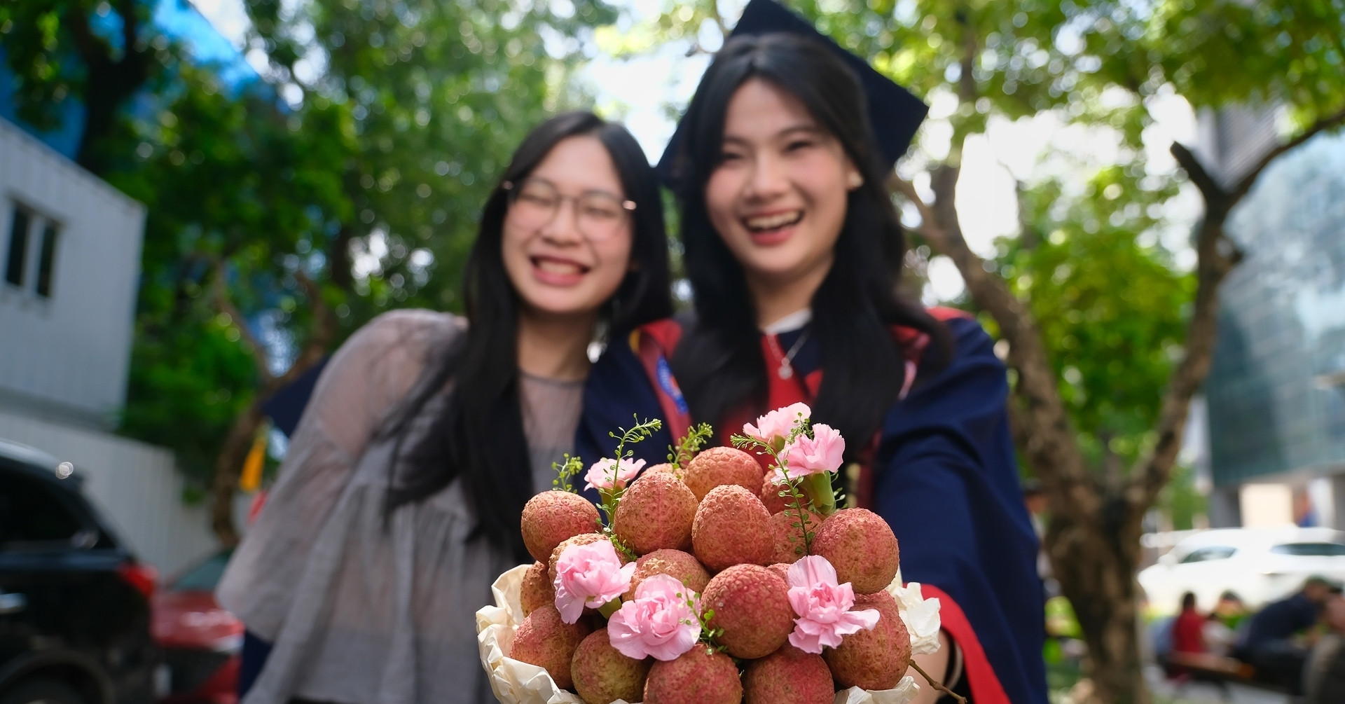 Những món quà độc lạ tại lễ nhận bằng tốt nghiệp đại học