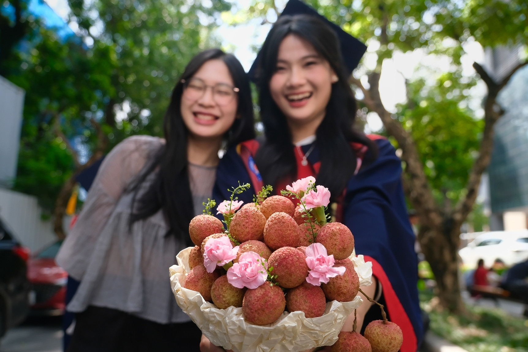 Những món quà độc lạ tại lễ nhận bằng tốt nghiệp đại học