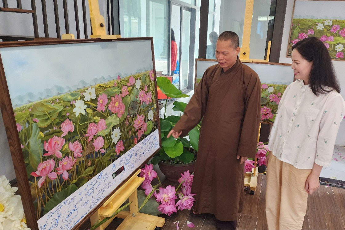 Nữ họa sĩ mở không gian nghệ thuật, chỉ trưng bày một bức tranh duy nhất