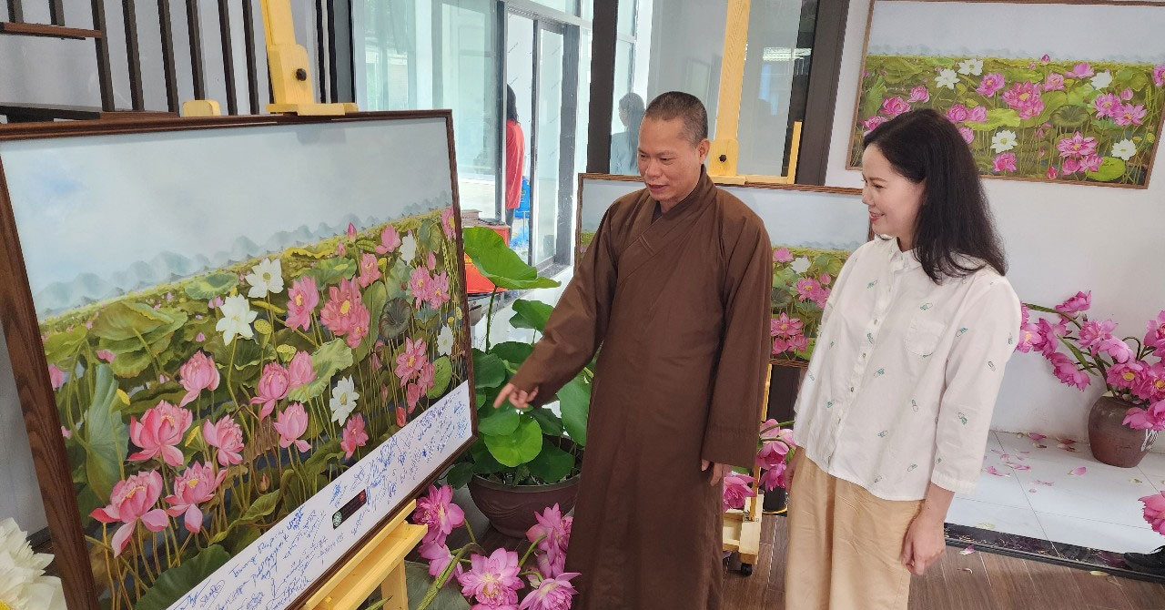 Nữ họa sĩ mở không gian nghệ thuật, chỉ trưng bày một bức tranh duy nhất