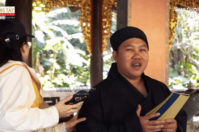 Phương Anh Đào trổ tài đối thơ, Rhyder đi giày độn vẫn chạy sung