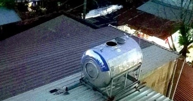 Thợ sửa nhà kể phút 'lạnh gáy' khi ngó vào bồn nước thấy có bộ xương người