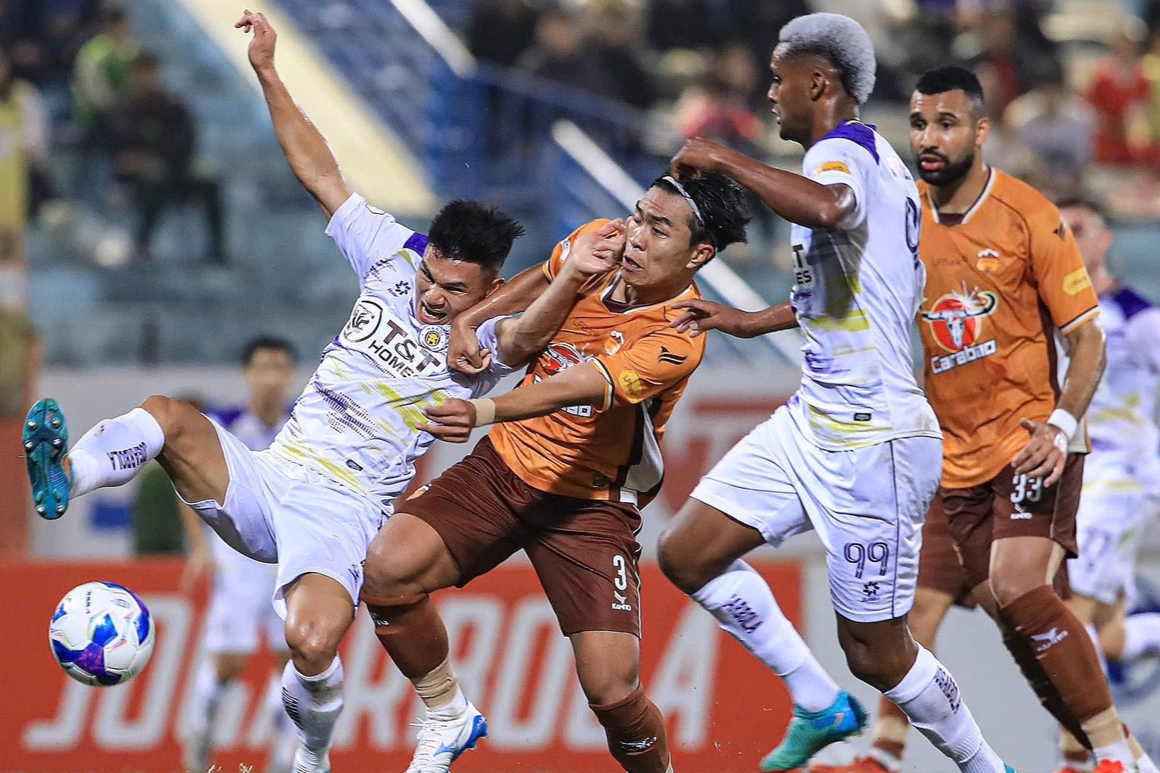 V-League: Ngẫm từ sức sống Nam Định và nỗi buồn Bình Dương, HAGL