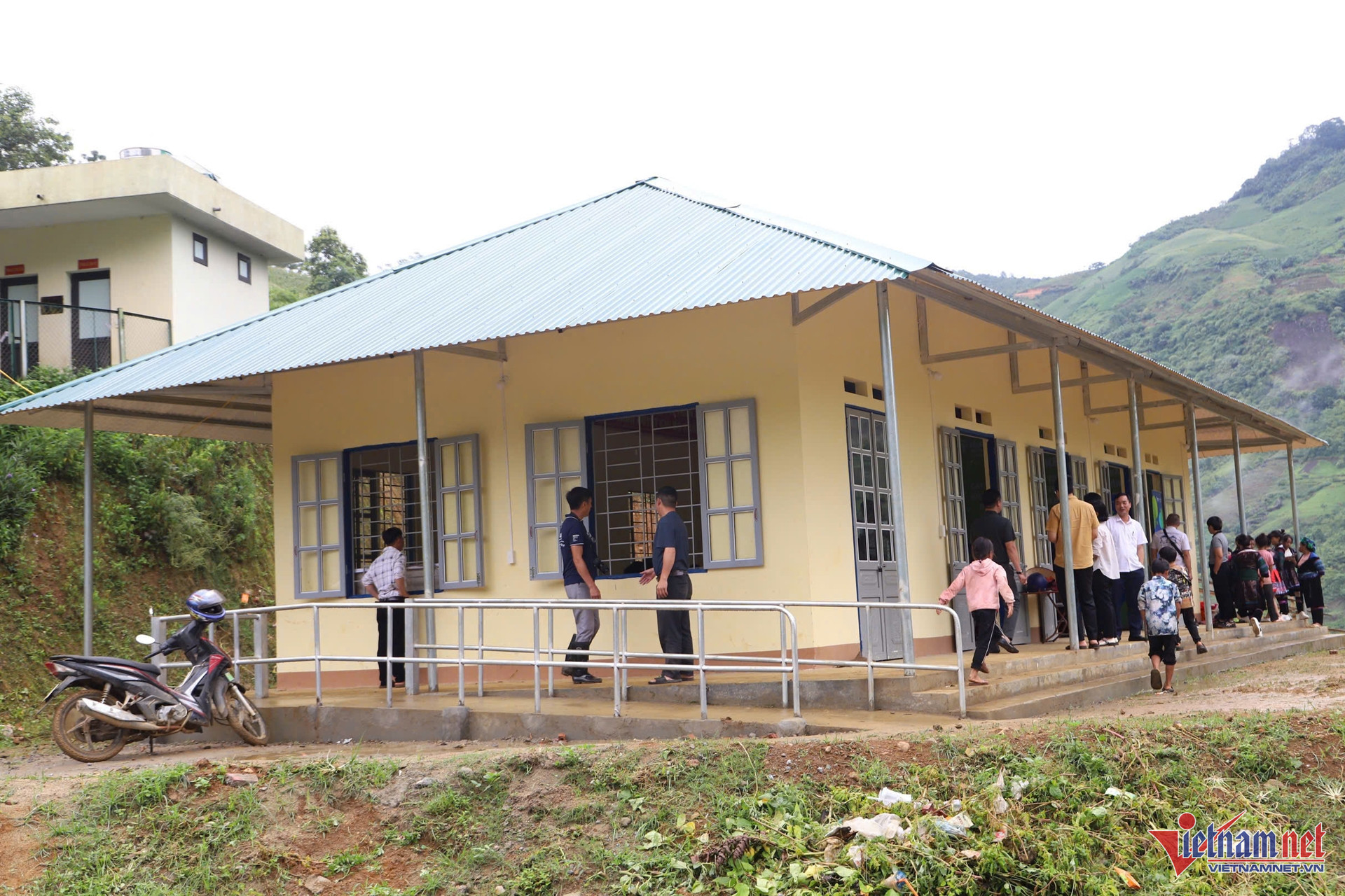 W-trao tang nha nong thon moi 1 1.jpg