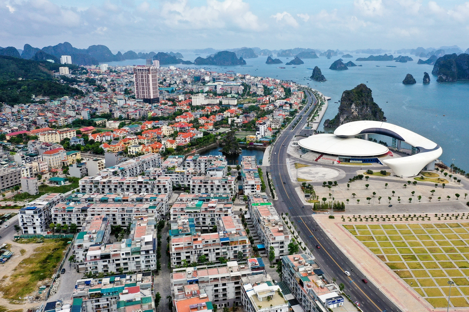 Ban Bí thư nghiêm cấm liên hoan, chúc mừng nhậm chức, lên chức khi sáp nhập tỉnh, xã