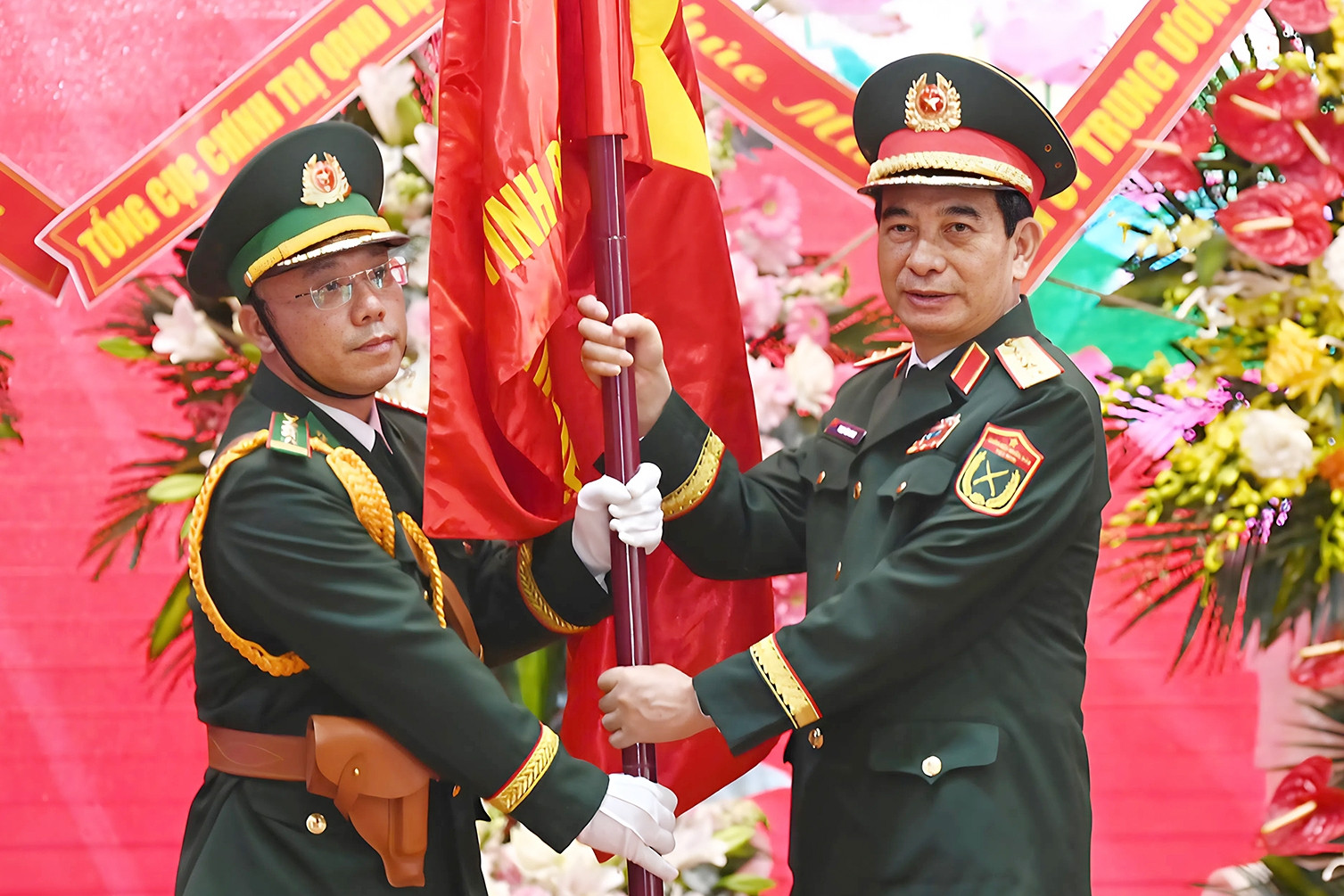 Công bố các quyết định sáp nhập, tổ chức lại bộ chỉ huy quân sự cấp tỉnh