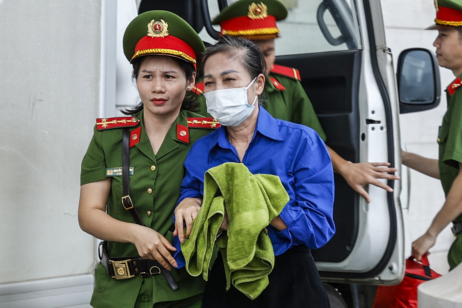 Hình ảnh dẫn giải Hậu 'Pháo' cùng 5 cựu bí thư tỉnh uỷ hầu toà