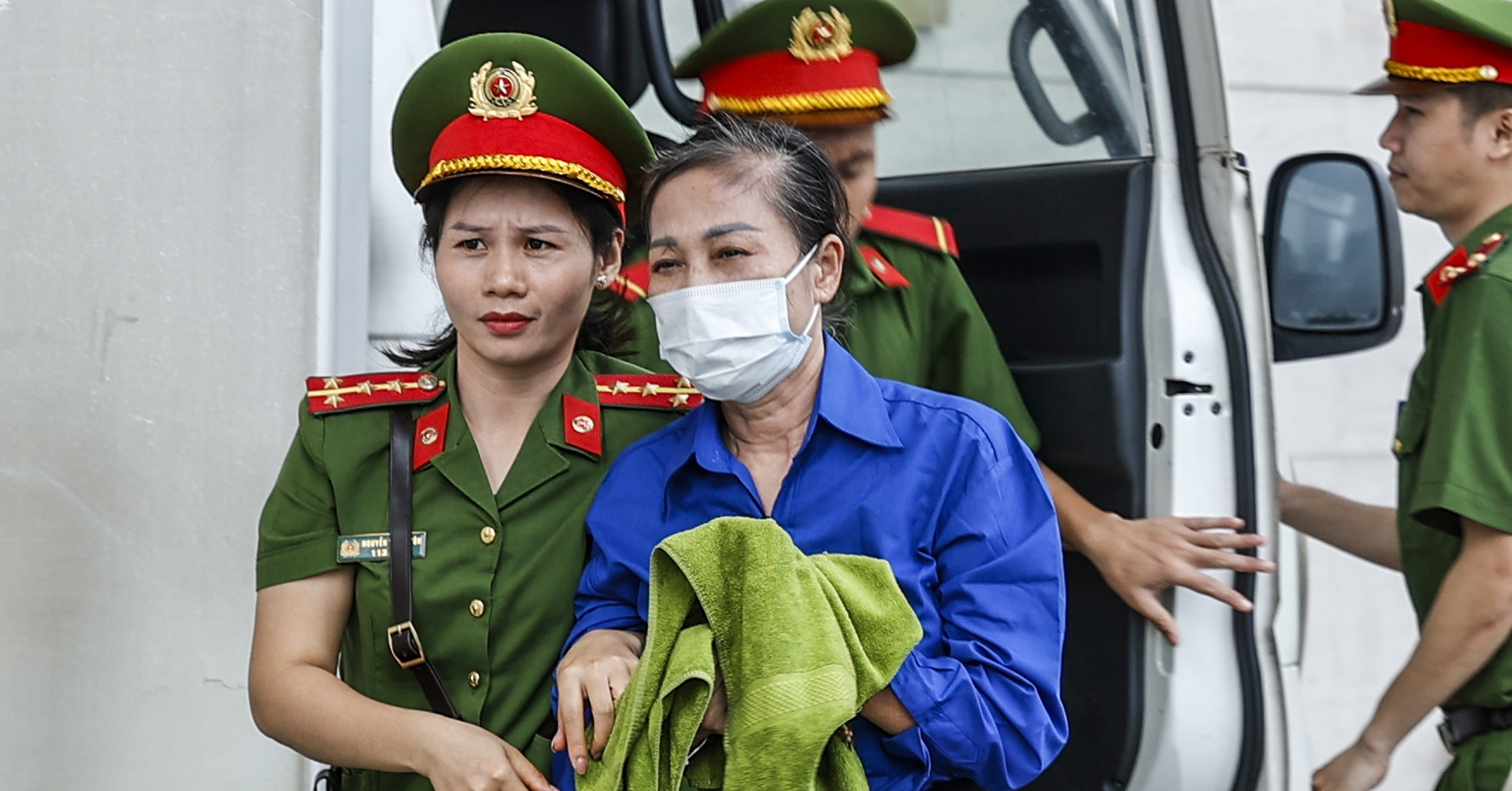 Hình ảnh dẫn giải Hậu 'Pháo' cùng 5 cựu bí thư tỉnh uỷ hầu toà