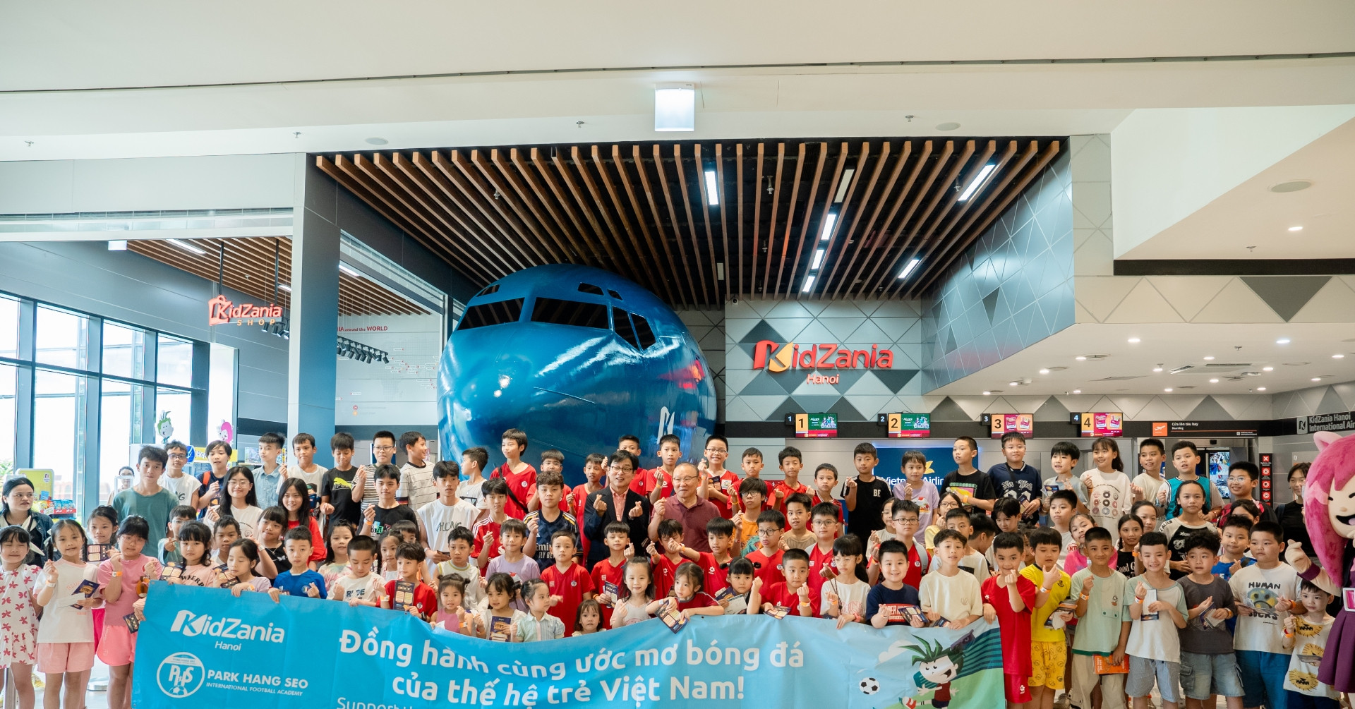 HLV Park Hang-seo và KidZania đồng hành cùng ước mơ bóng đá thế hệ trẻ Việt Nam