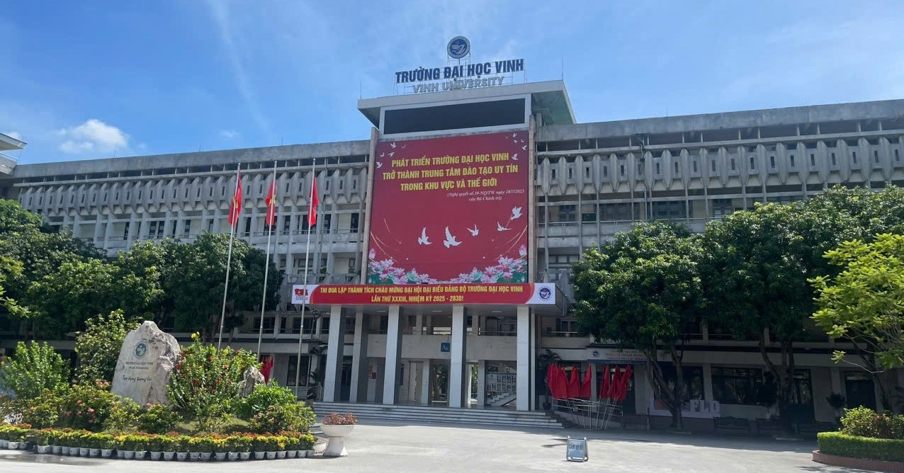 Kỷ luật cảnh cáo 2 cán bộ Trường Đại học Vinh bị nữ sinh tố 'gạ gẫm'