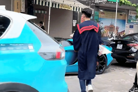 Sự thật về video chàng trai lái siêu xe hút 'triệu view'