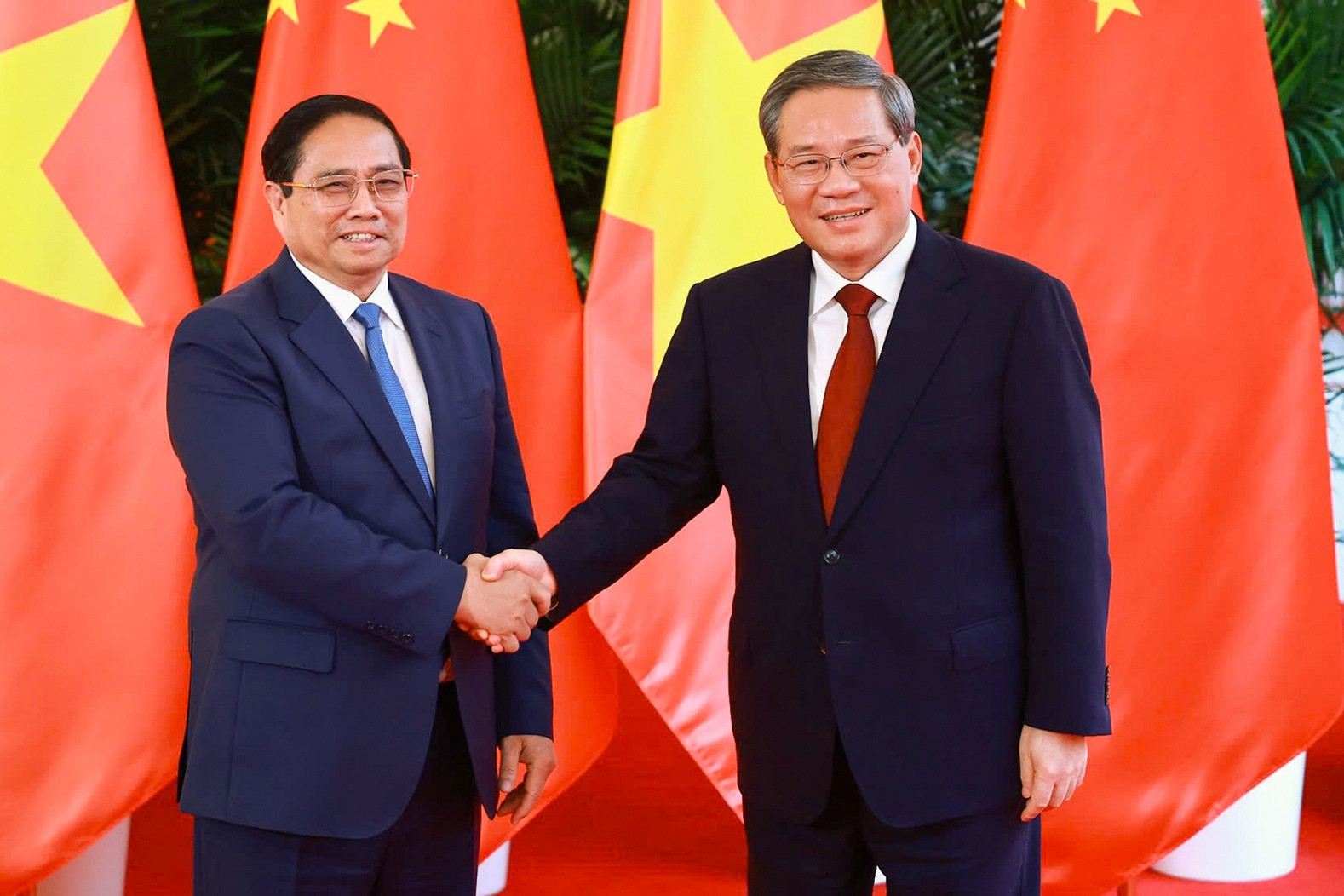 Thủ tướng Phạm Minh Chính gặp Thủ tướng Trung Quốc