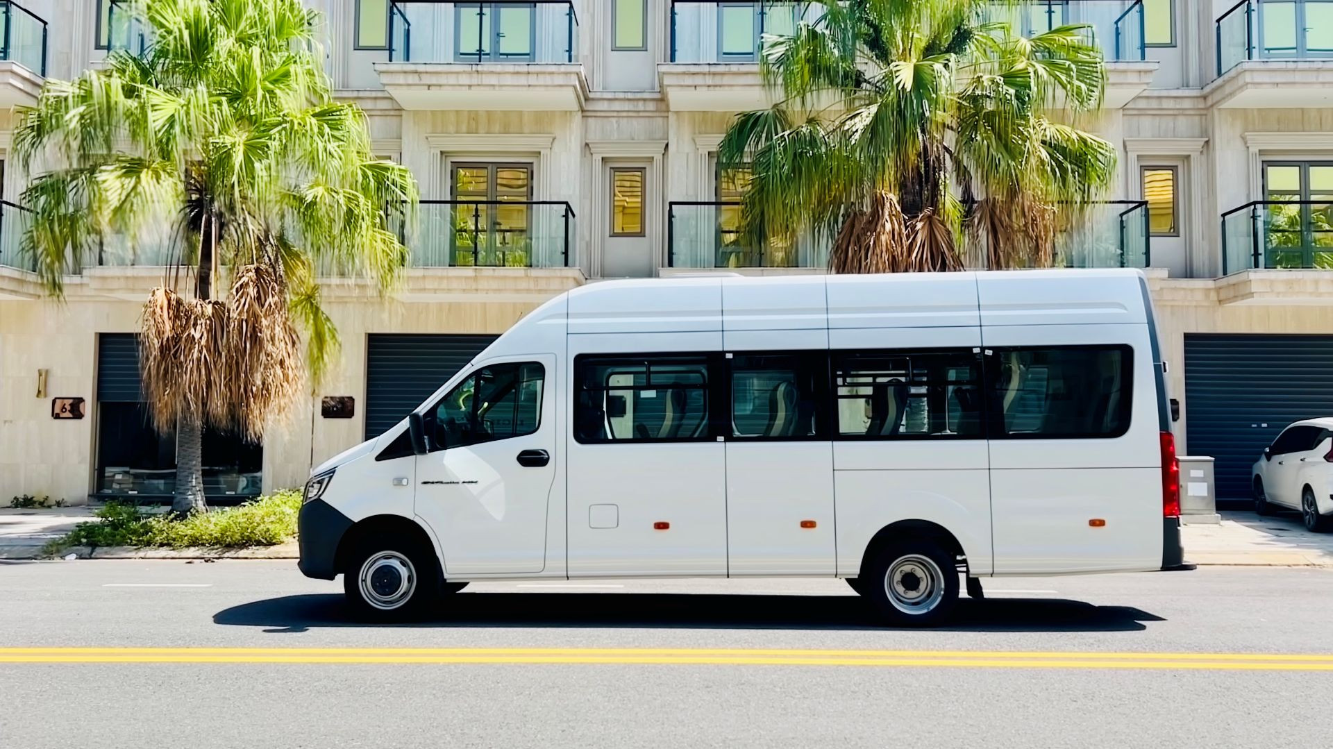 2. Với giá bán mới và ưu đãi tặng 3 lần bảo dưỡng, GAZ giúp khách hàng yên tâm đầu tư đội xe, sẵn sàng mở rộng kinh doanh trong giai đoạn cao điểm.jpg