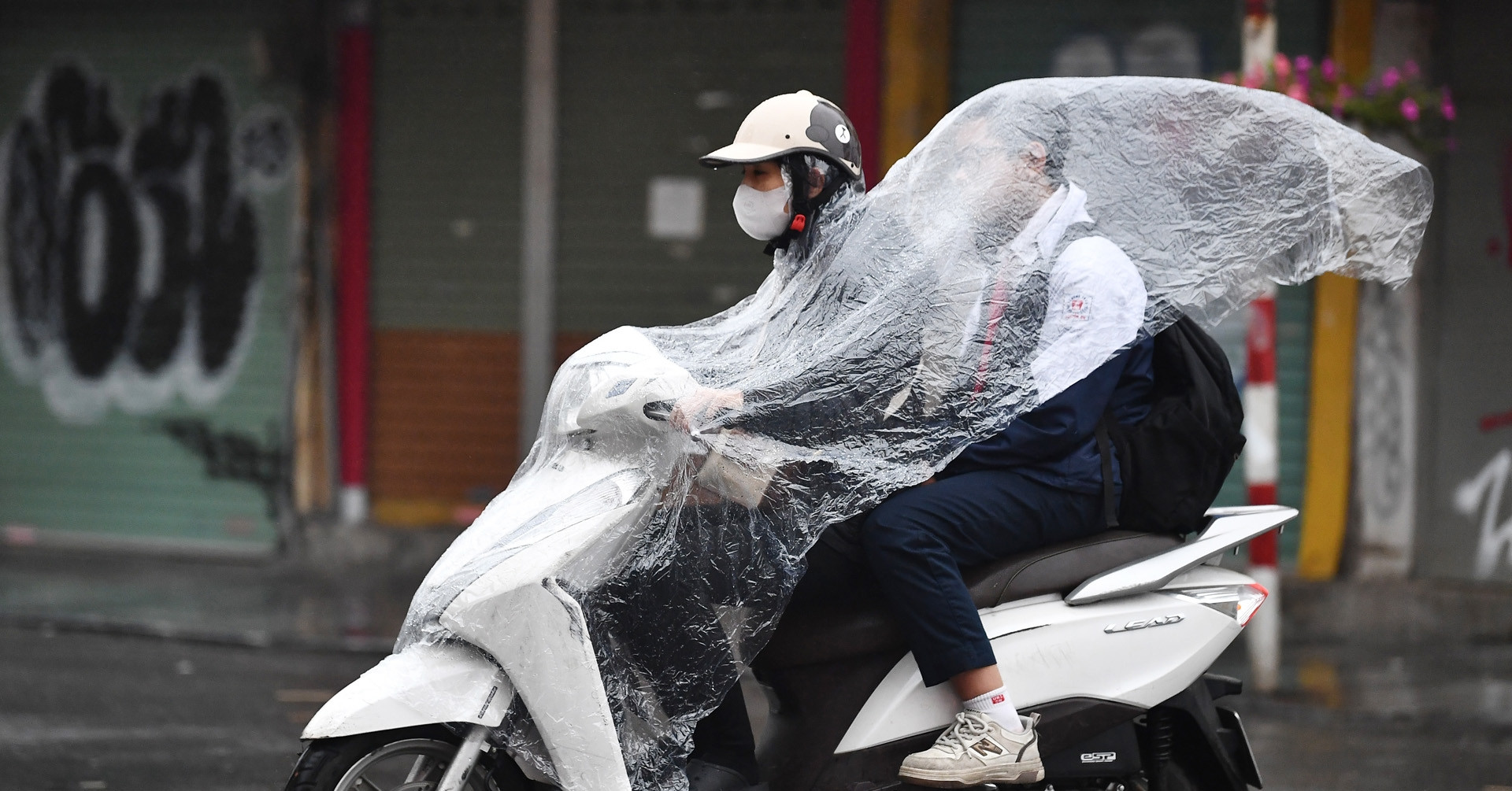 Dự báo thời tiết 25/6/2025: Hà Nội có mưa giông, TPHCM mưa lớn cục bộ đến 100mm