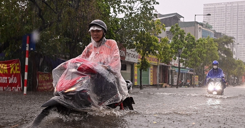 Bản tin sáng 25/6: Hà Nội mưa giông, TPHCM mưa lớn cục bộ