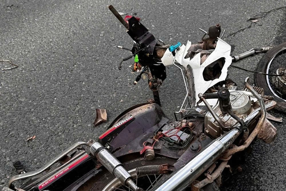 Bản tin trưa 25/6: Nghi vấn xe máy ngược chiều cao tốc, đâm vào ô tô tải tử vong