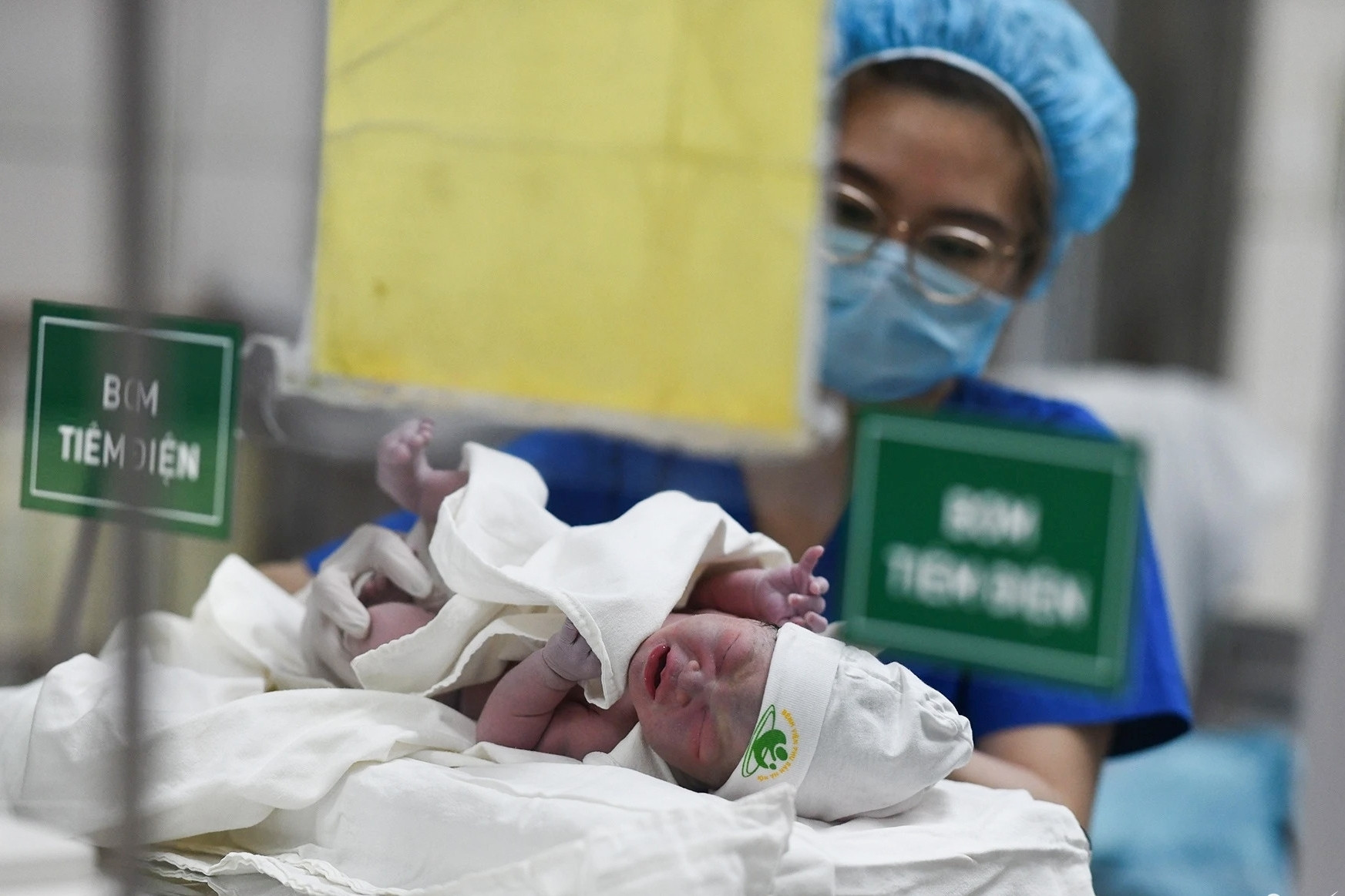 Từ 1/7, vợ sinh con, chồng được nghỉ bao nhiêu ngày?