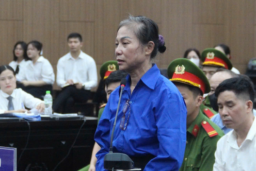 Bà Hoàng Thị Thuý Lan khai rõ lần 'giơ 1 ngón tay, Hậu 'Pháo' đưa ngay 1 triệu USD' trước toà