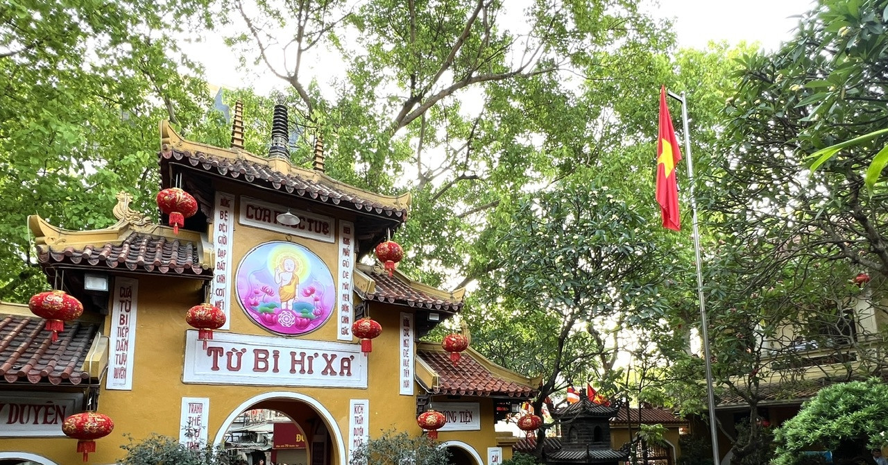 Các chùa cử hành chuông trống ngày đầu vận hành chính quyền địa phương 2 cấp