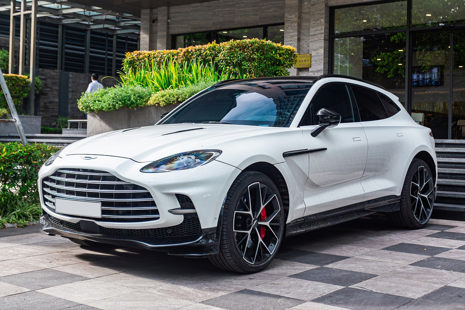 Cận cảnh siêu SUV Aston Martin DBX707 giá hơn 23 tỷ đồng của đại gia Hà Nội