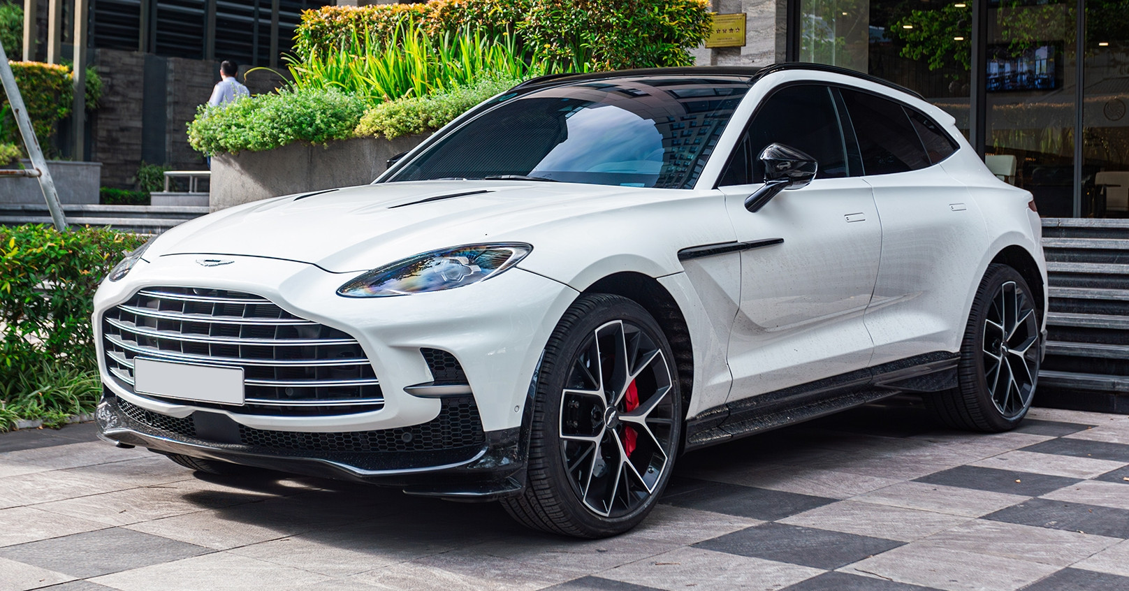 Cận cảnh siêu SUV Aston Martin DBX707 giá hơn 23 tỷ đồng của đại gia Hà Nội