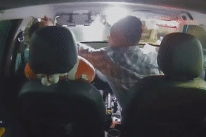 Clip tài xế taxi ở Nam Định bị khách tấn công rồi nói 'đừng để tao điên lên'