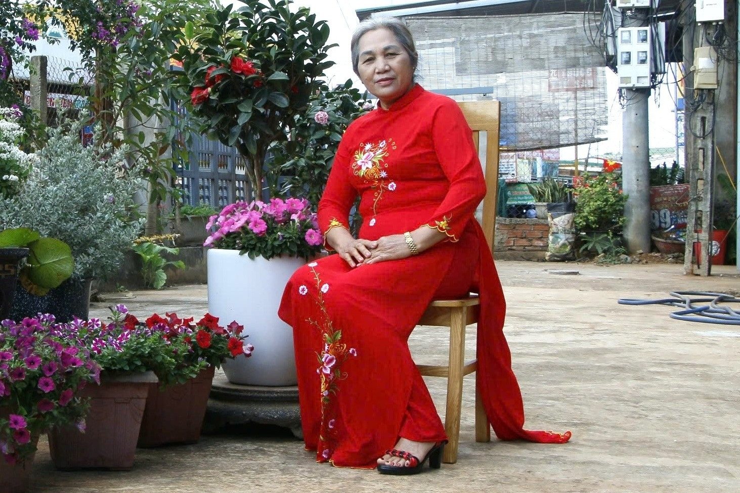Cụ bà 70 tuổi người dân tộc Gia Rai 'cháy' hết mình với buôn làng