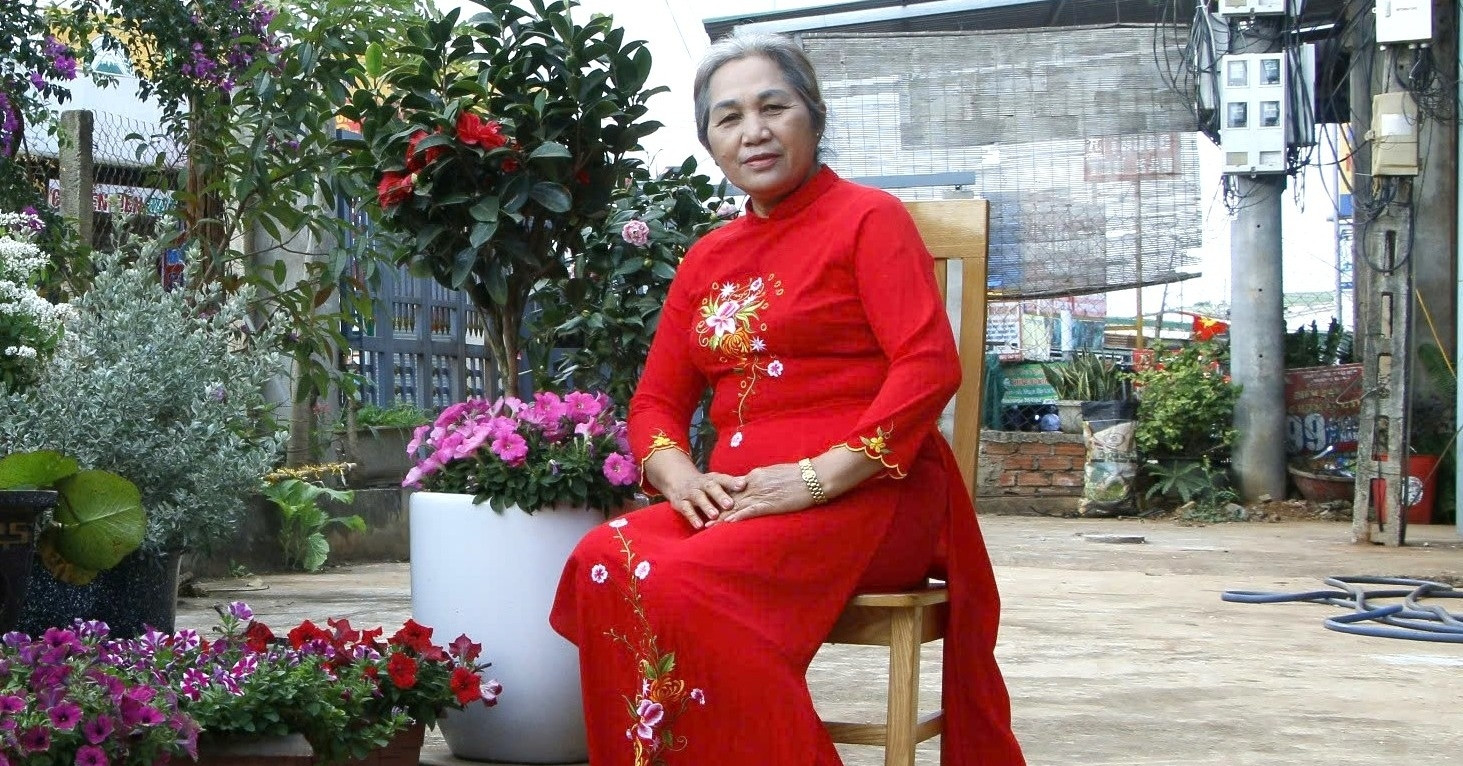 Cụ bà 70 tuổi người dân tộc Gia Rai 'cháy' hết mình với buôn làng