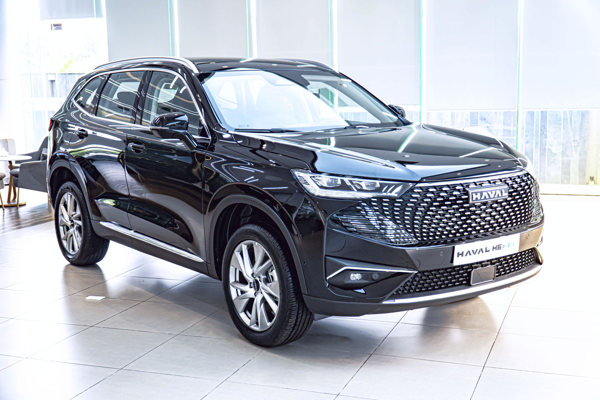 Đẩy mạnh 'xả hàng tồn', Haval H6 HEV tiếp tục giảm sâu, giá chỉ ngang SUV cỡ B