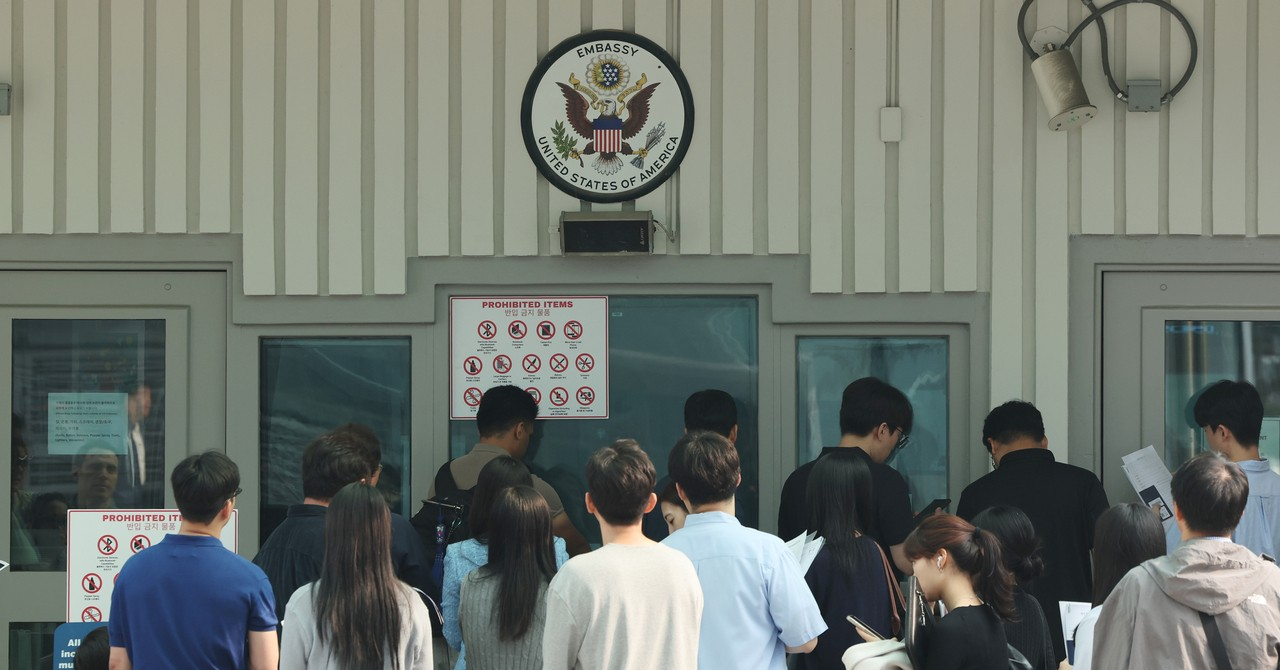 Du học sinh bỏ tiền triệu thuê người ‘tẩy trắng’ mạng xã hội để xin visa Mỹ