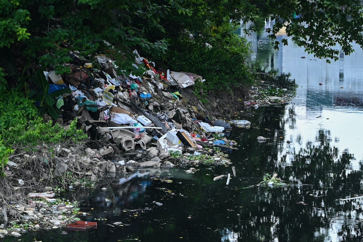 Hà Nội cấp bách xử lý ô nhiễm nước tại các dòng sông