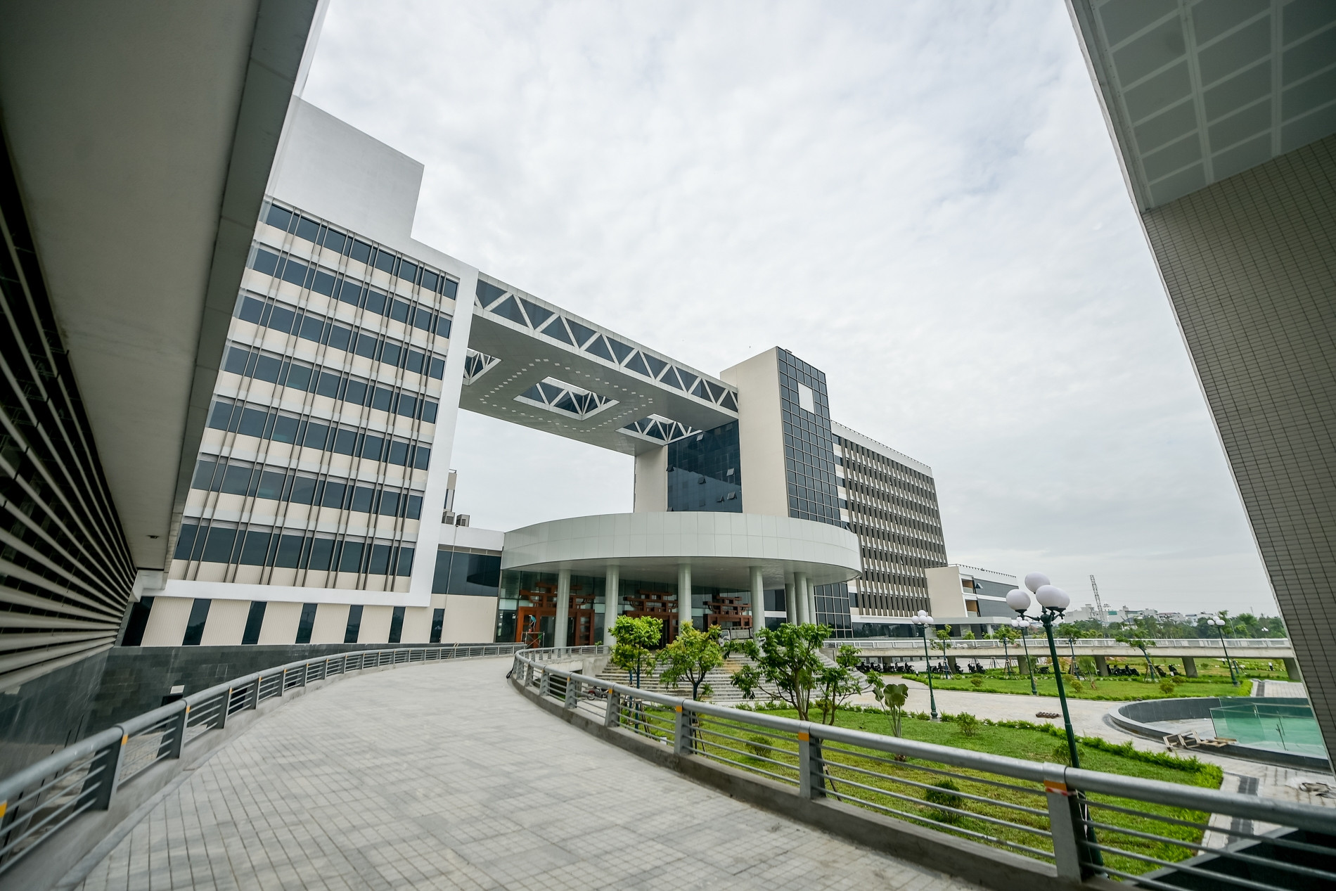 Khánh thành bệnh viện 1.755 tỷ đồng có sân đỗ trực thăng ở Nam Định