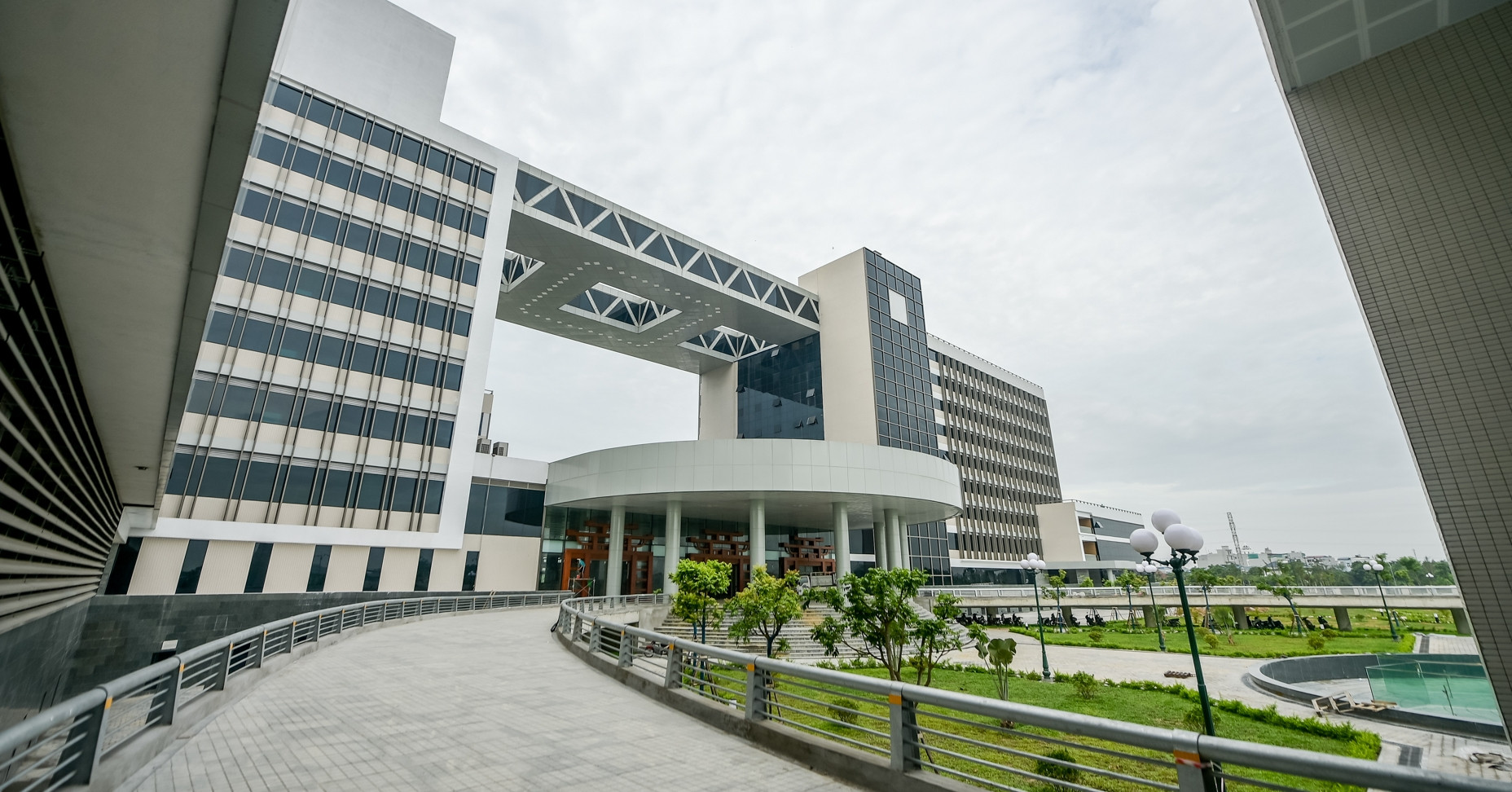 Khánh thành bệnh viện 1.755 tỷ đồng có sân đỗ trực thăng ở Nam Định