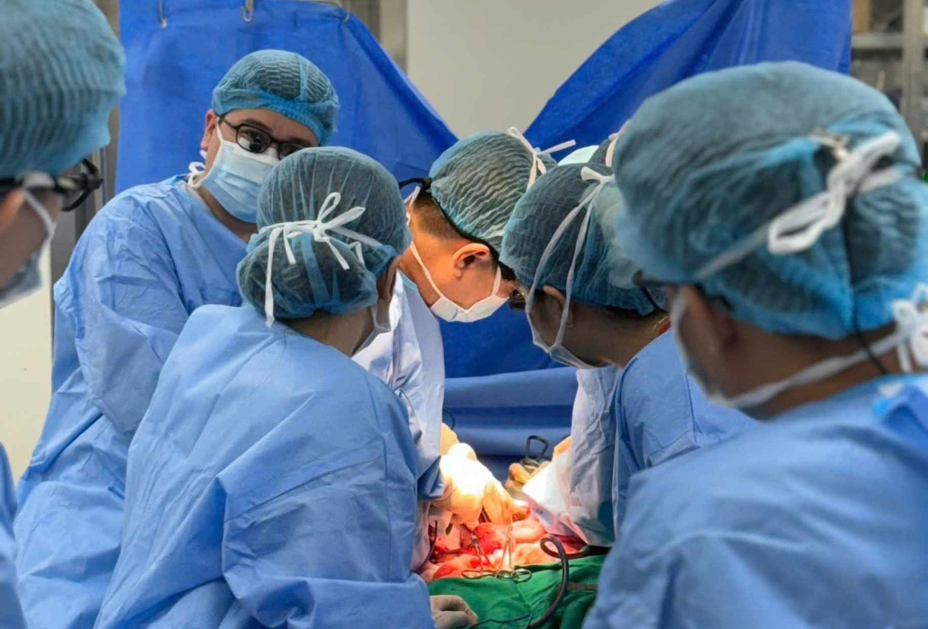 Nam bệnh nhân chết não cứu sống 3 người lạ