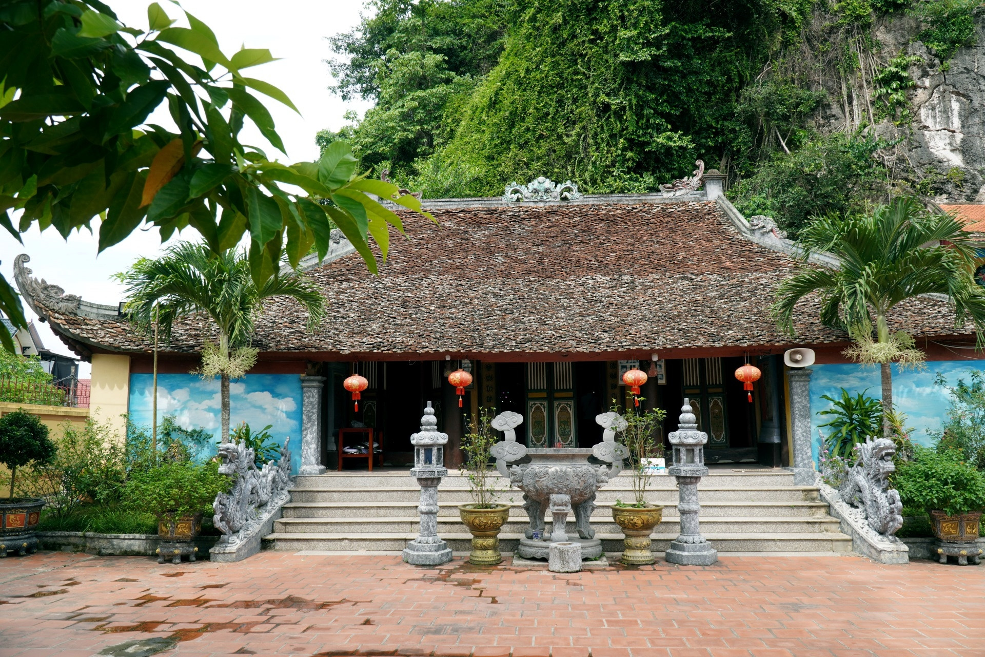 Ngôi chùa cổ ở Thanh Hóa có tượng Phật khắc đá nổi cao 6 mét