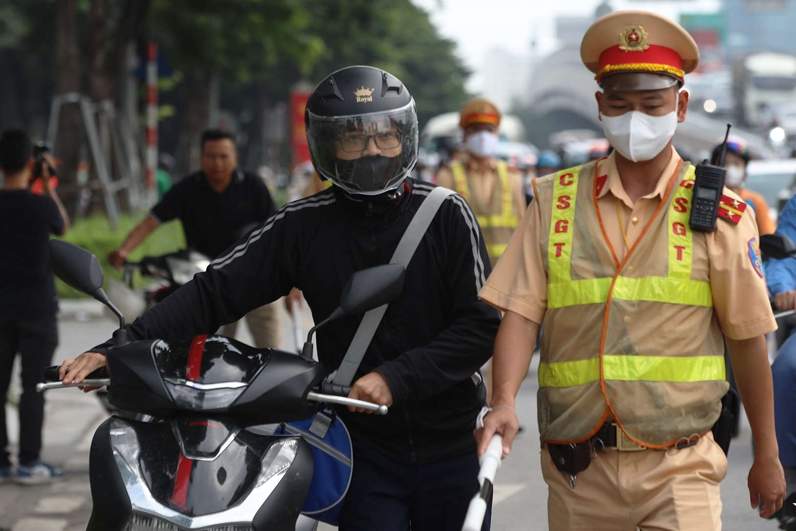 Quy trình dừng xe kiểm tra của CSGT: Những điều người dân cần biết