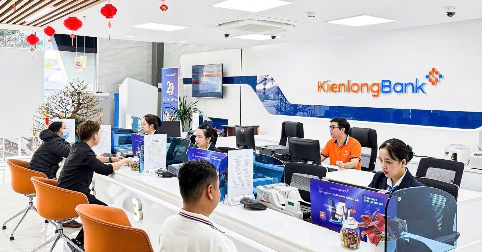 ‘Siêu bão quà tặng’ 8 tỷ đồng mừng sinh nhật 30 năm KienlongBank