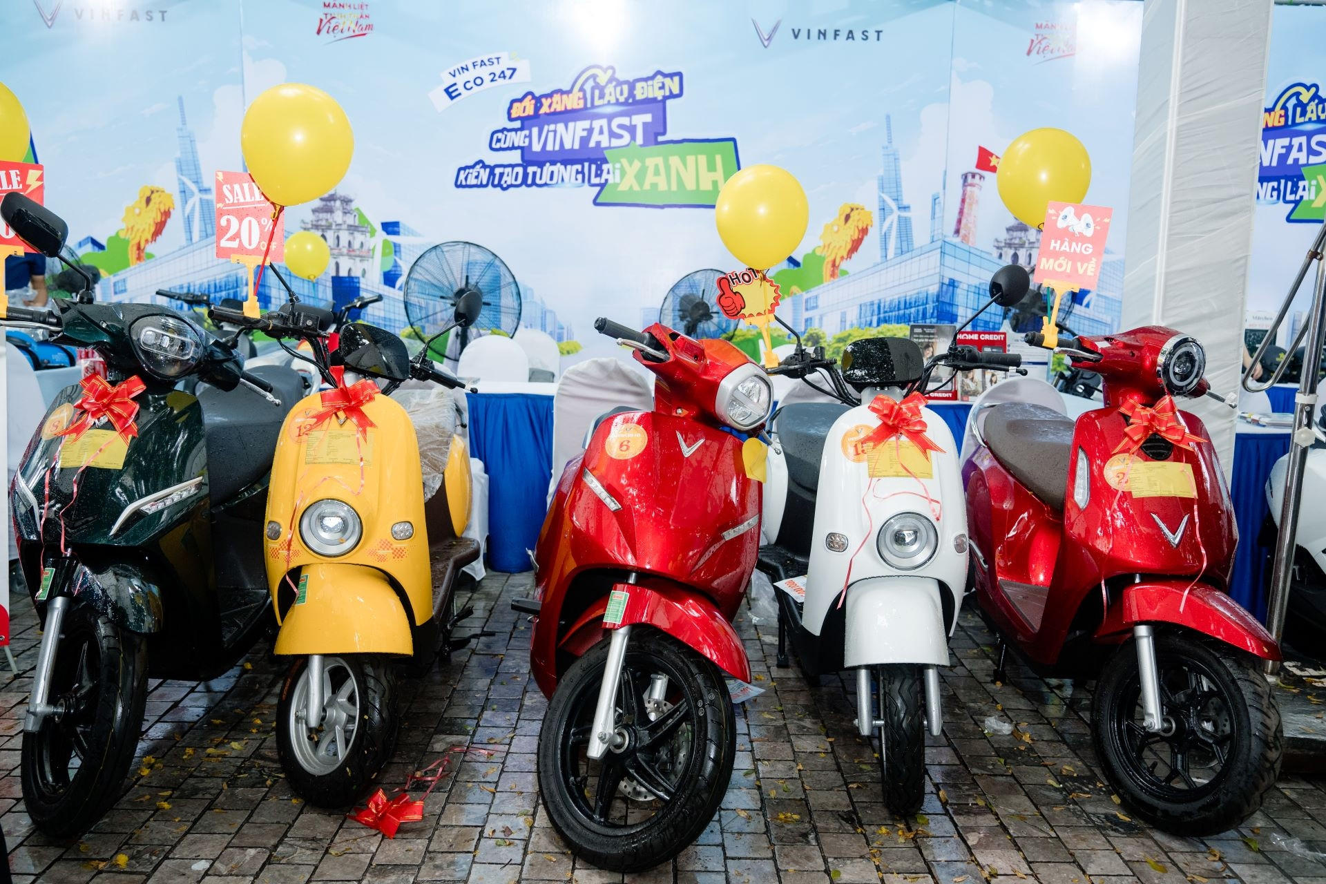 Tài xế hài lòng với quyết định sắm xe máy VinFast làm dịch vụ