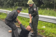 Thấy người đàn ông biểu hiện 'lạ' ở cao tốc, cảnh sát kịp thời làm một việc