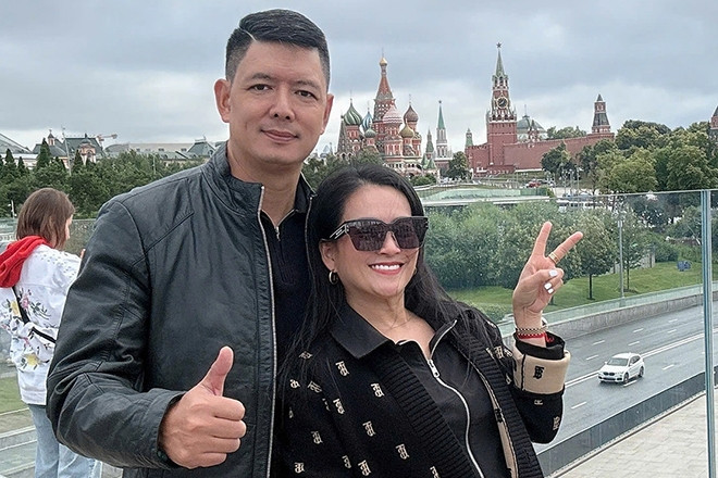 Vợ chồng MC Bình Minh 'hâm nóng' tình cảm, Phanh Lee hạnh phúc bên chồng đại gia