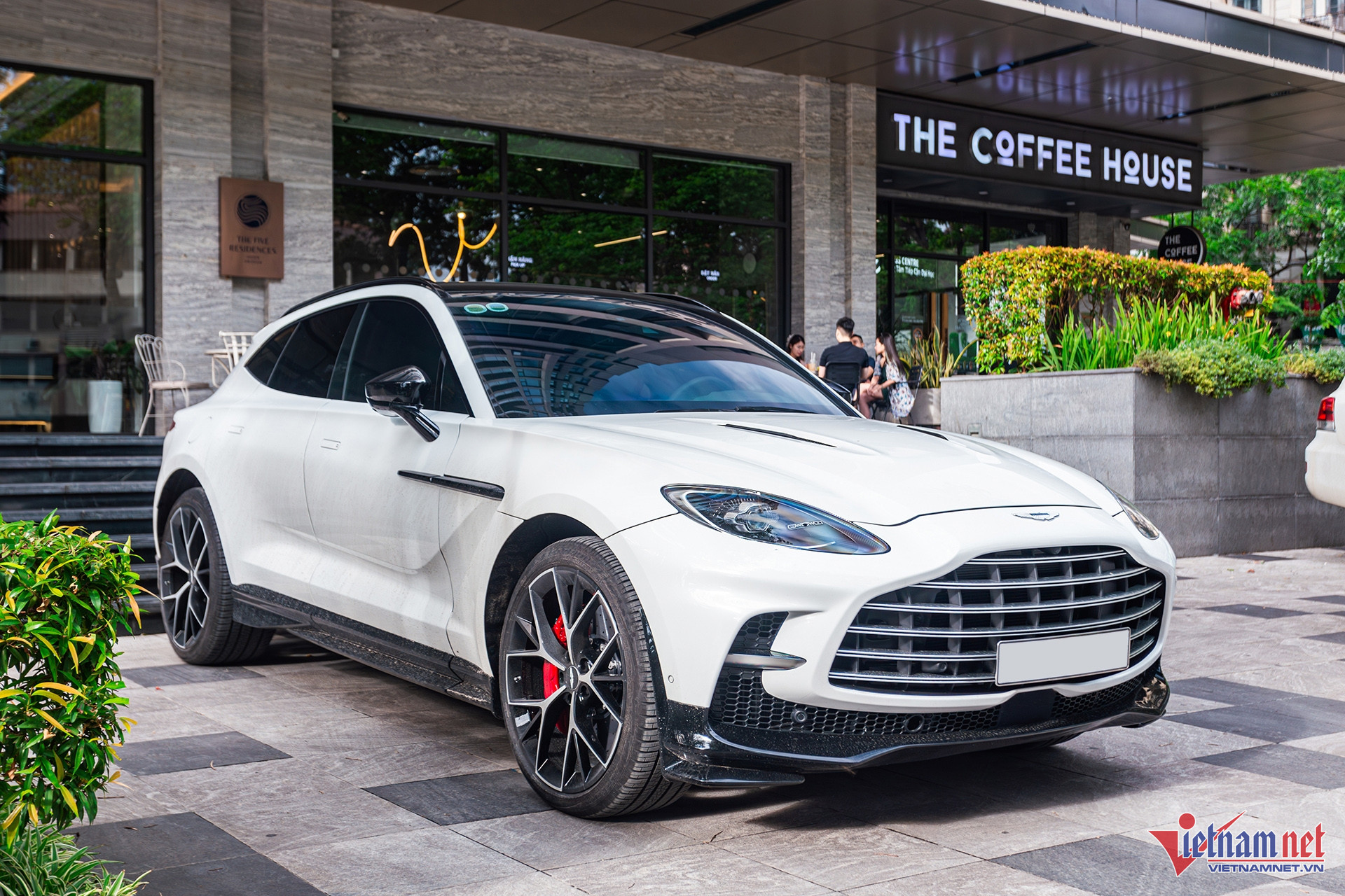 W-aston martin 10.jpg