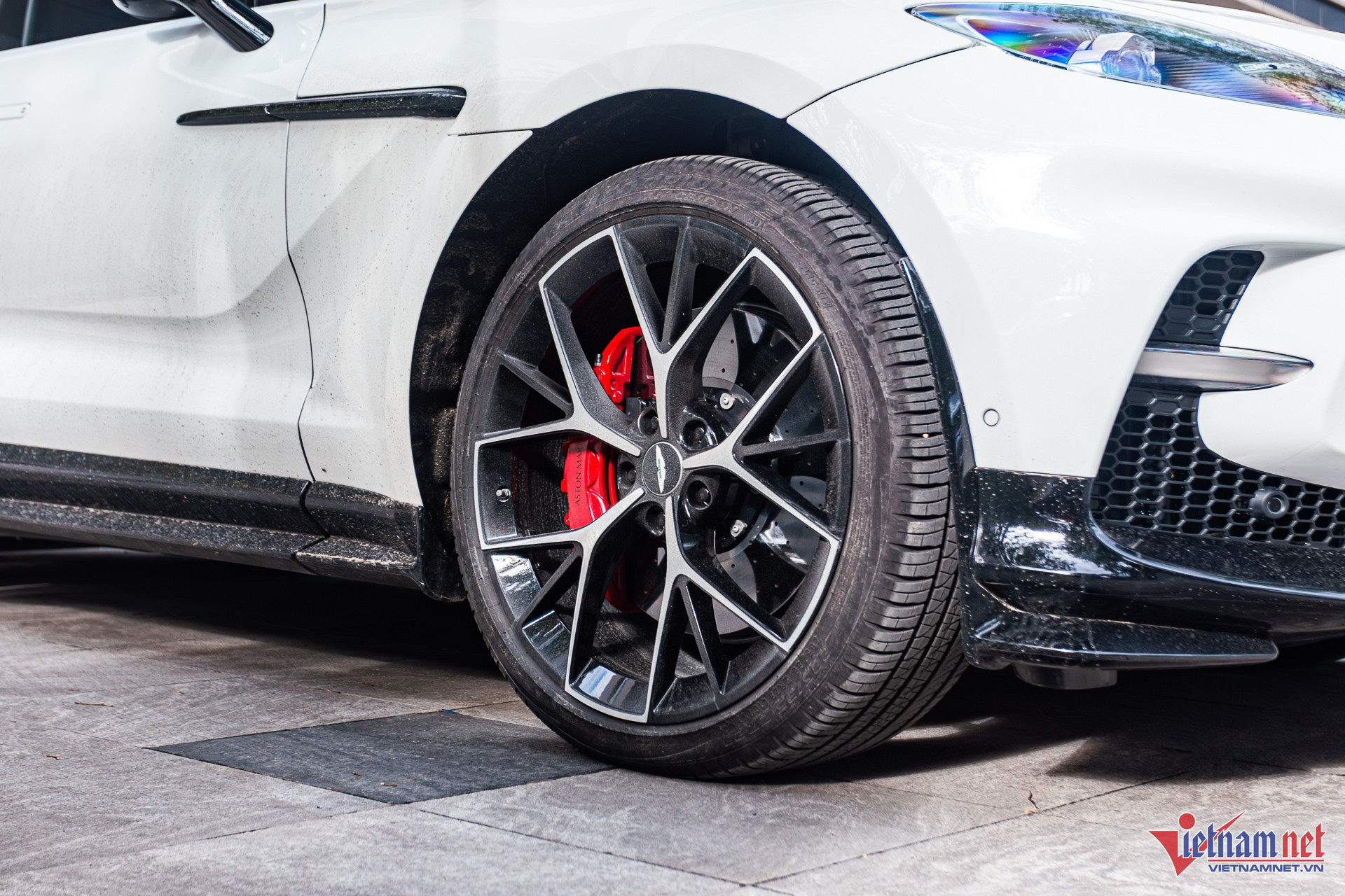 W-aston martin 6.jpg